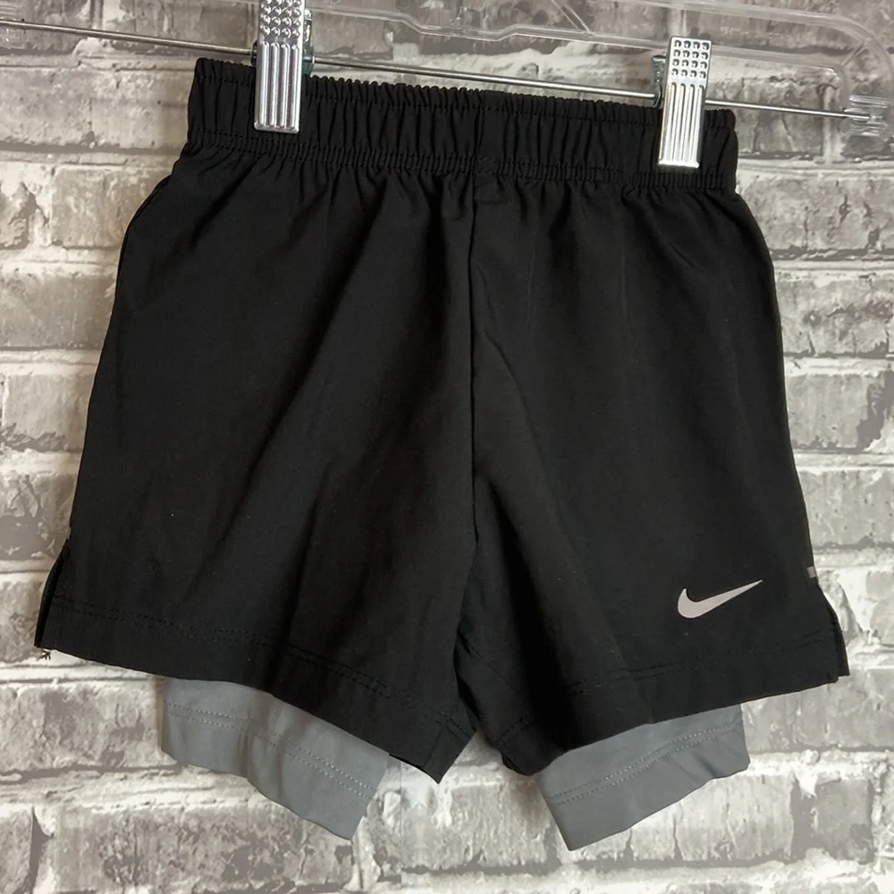 Nike - Picture 2 of 8